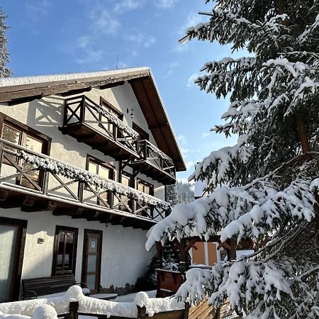 Любе Hotel Яблуниця Екстериор снимка