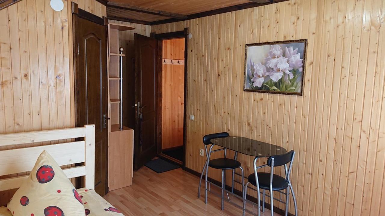 Любе Hotel Яблуниця Екстериор снимка