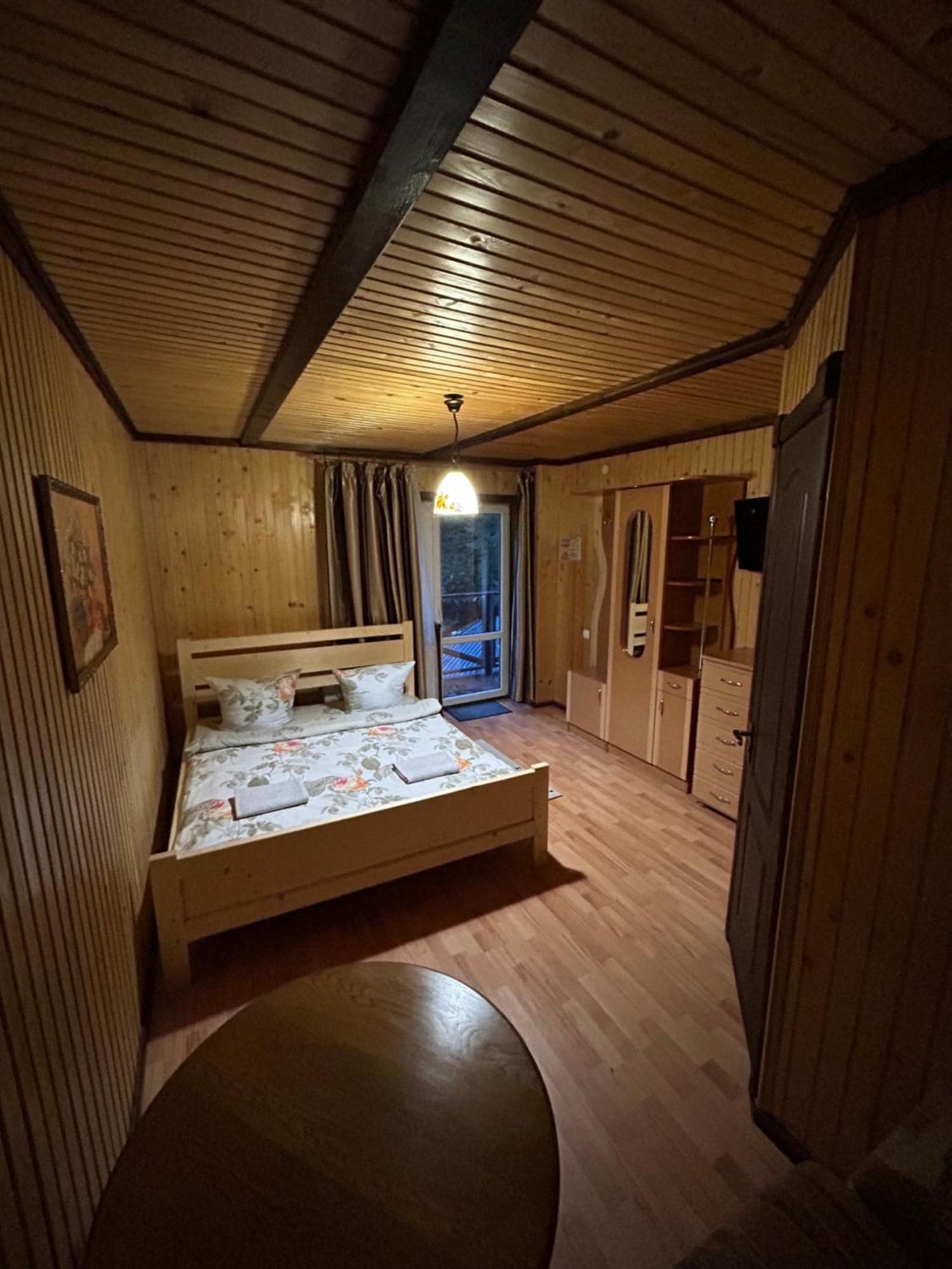 Любе Hotel Яблуниця Екстериор снимка