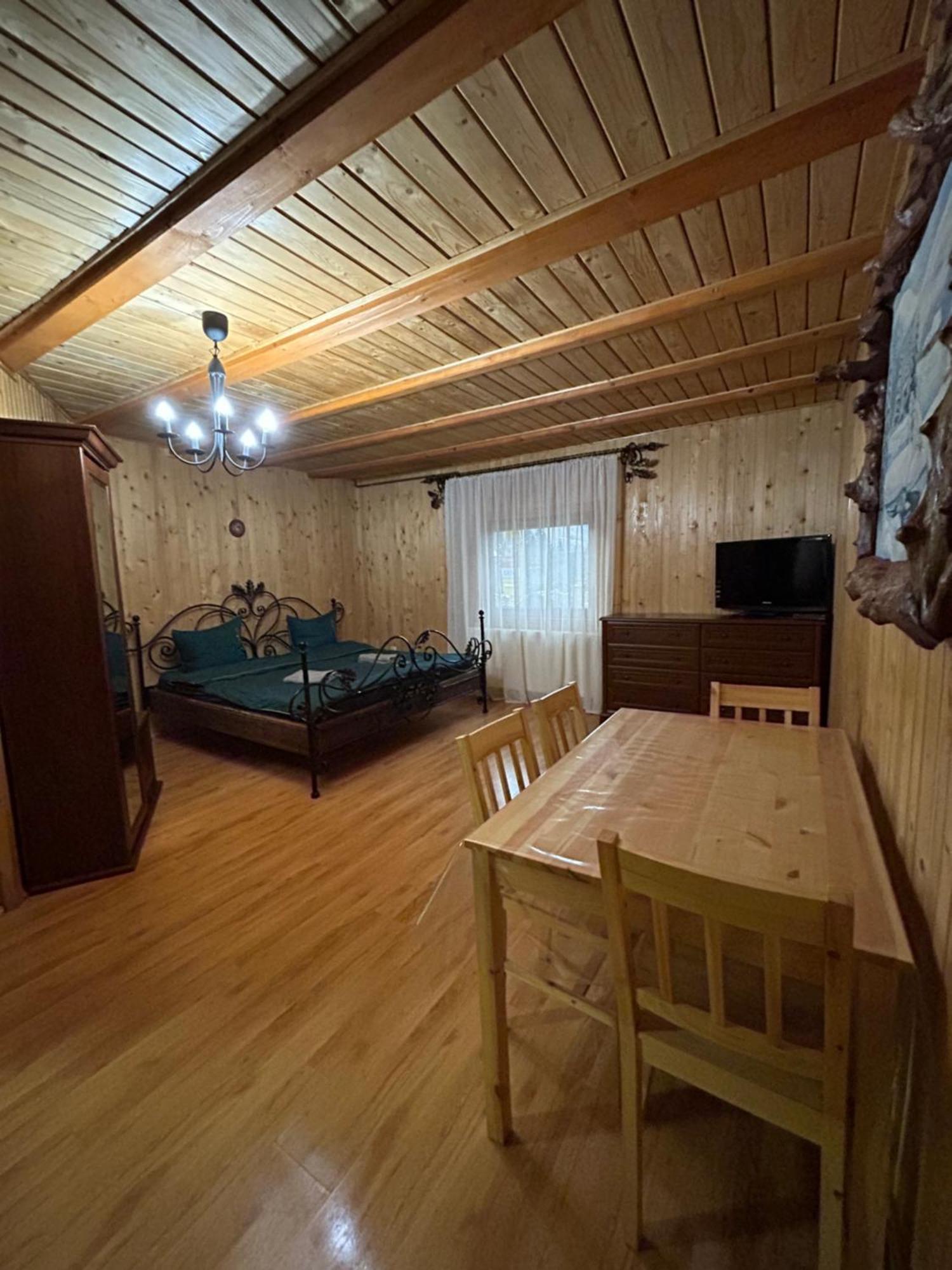 Любе Hotel Яблуниця Екстериор снимка