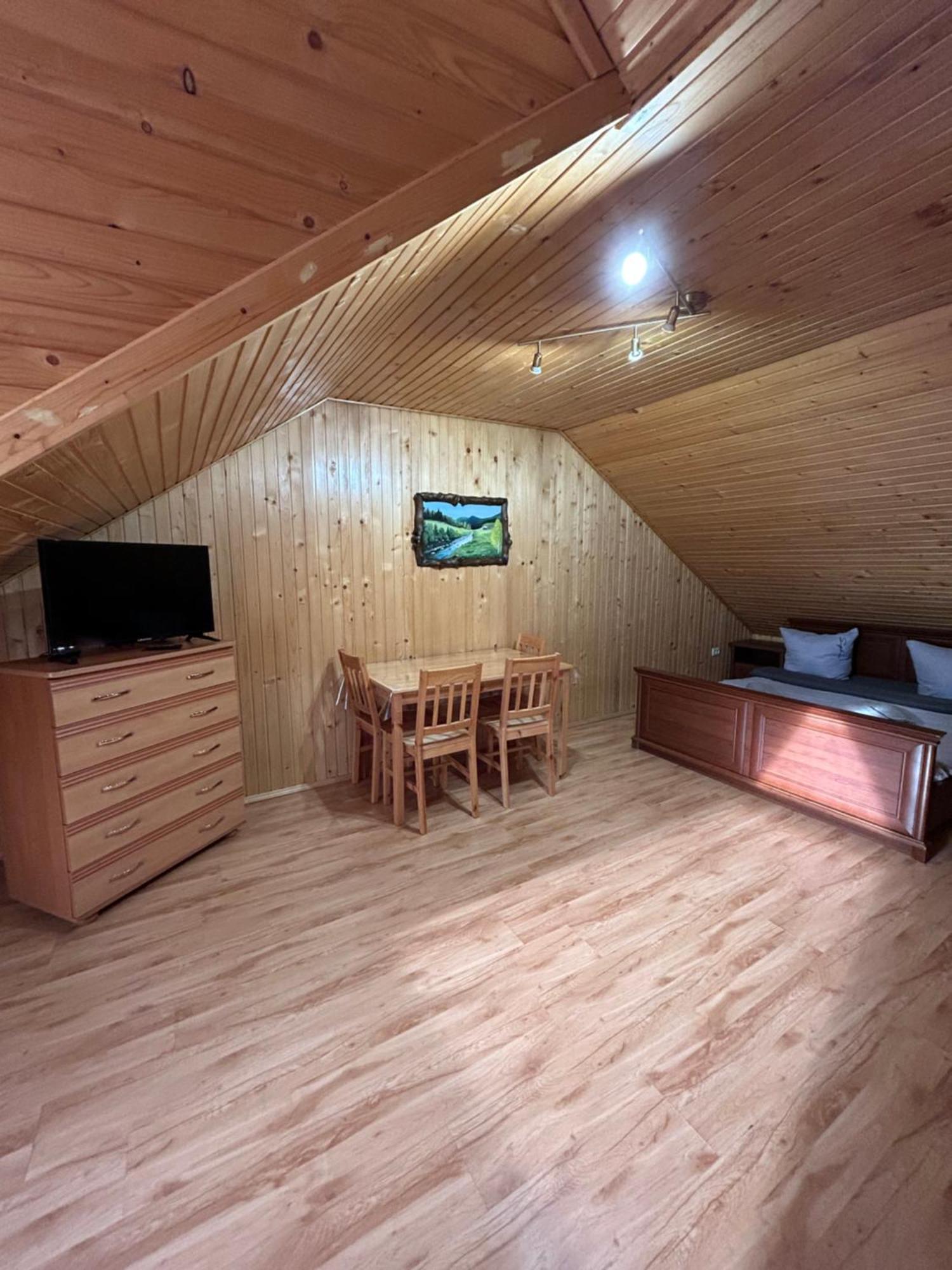 Любе Hotel Яблуниця Екстериор снимка